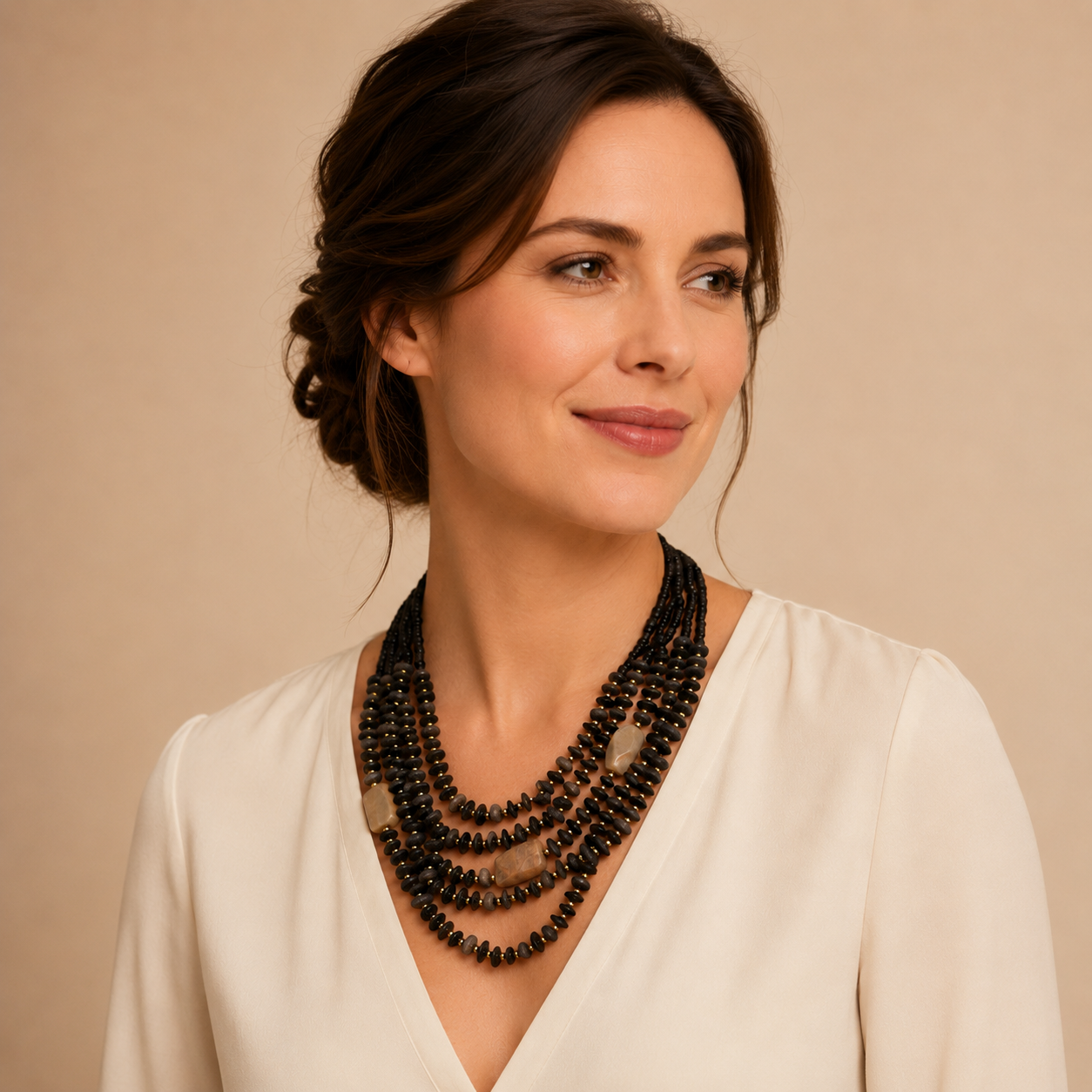 Collana Multistrato Nera con Perline Naturali – Collana Statement Boho Chic Donna