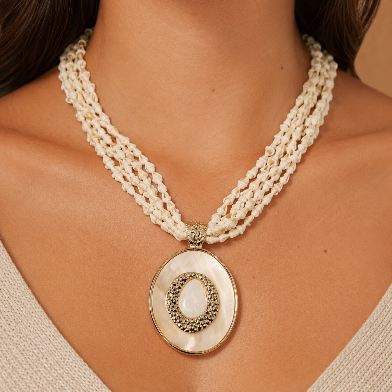Collana Multistrato Bianca con Conchiglie Naturali e Maxi Pendente Madreperla – Collana Elegante Donna
