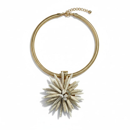 Collana Girocollo Dorata con Maxi Fiore Avorio – Statement Necklace da Donna
