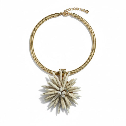 Collana Girocollo Dorata con Maxi Fiore Avorio – Statement Necklace da Donna