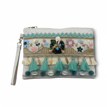 Pochette Boho Chic Verde con Nappine – Borsa Estiva con Conchiglie e Ricami