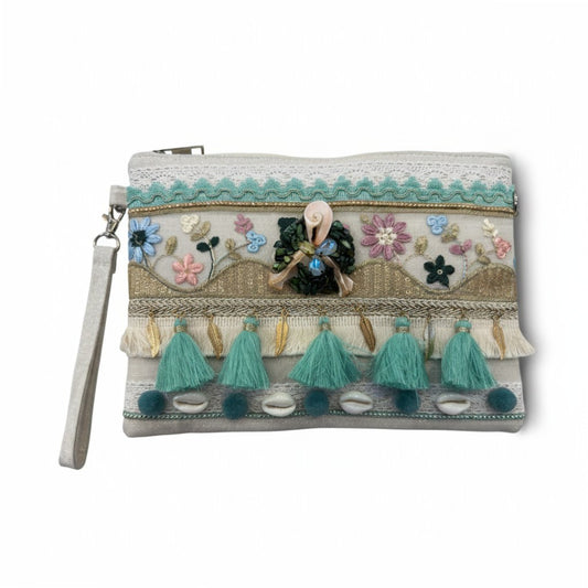 Pochette Boho Chic Verde con Nappine – Borsa Estiva con Conchiglie e Ricami