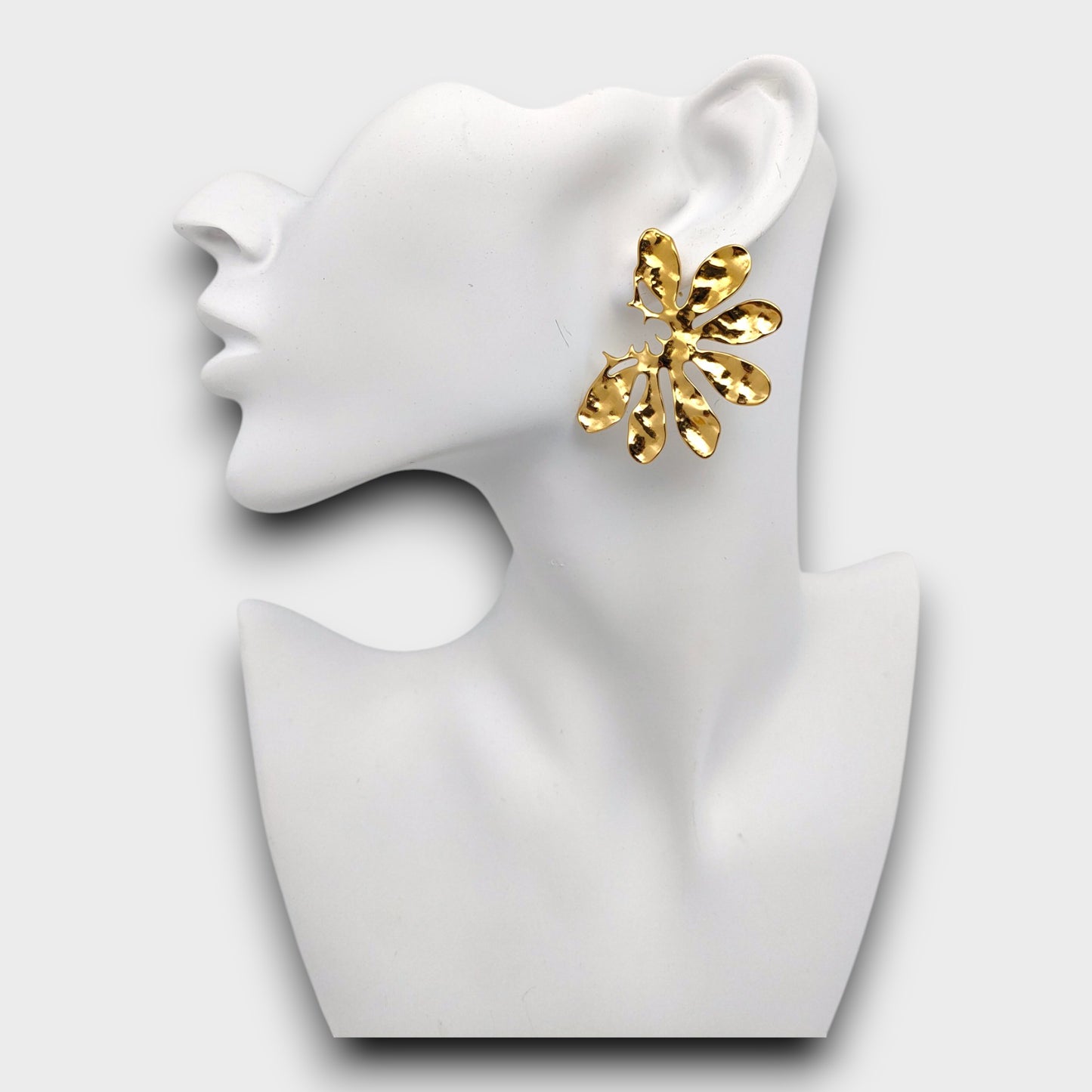 Orecchini Petalo Astratto – Finitura Martellata