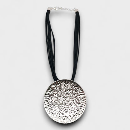 Collana Sole Martellato – Minimal Chic in Metallo Dorato/Argentato