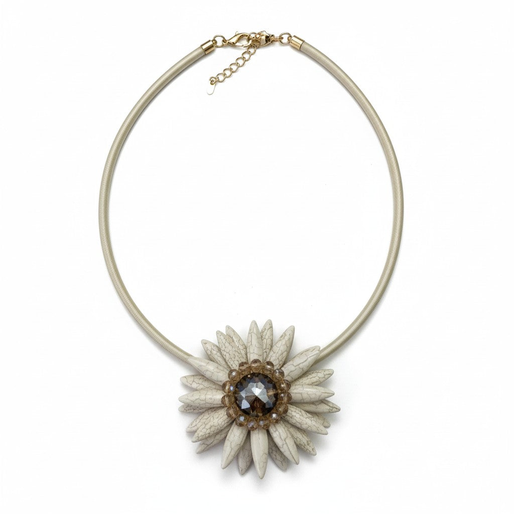 Collana con Fiore e Cristallo – Girocollo Elegante Multicolor