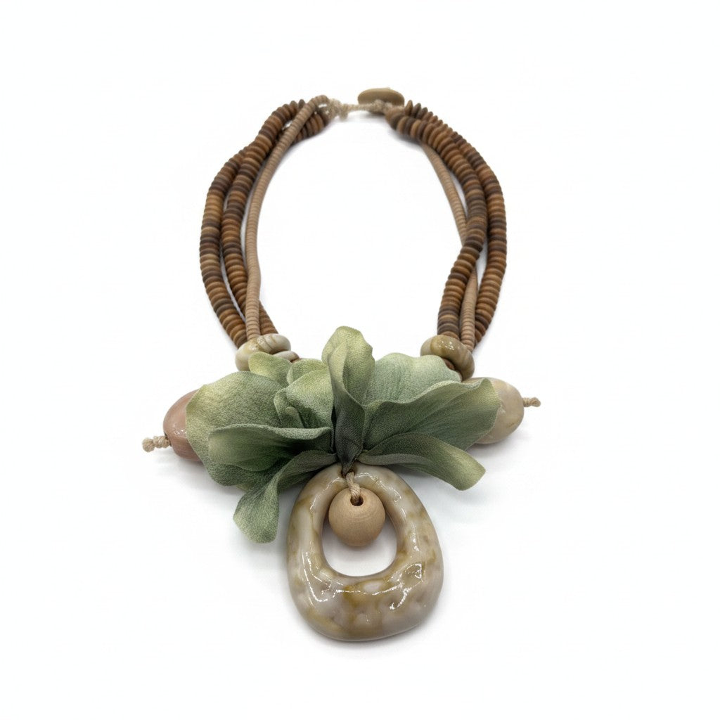 Collana Boho Naturale con Fiore in Tessuto – Stile Elegante Estivo Donna