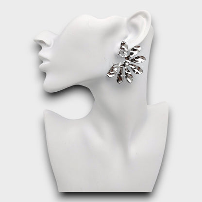 Orecchini Petalo Astratto – Finitura Martellata