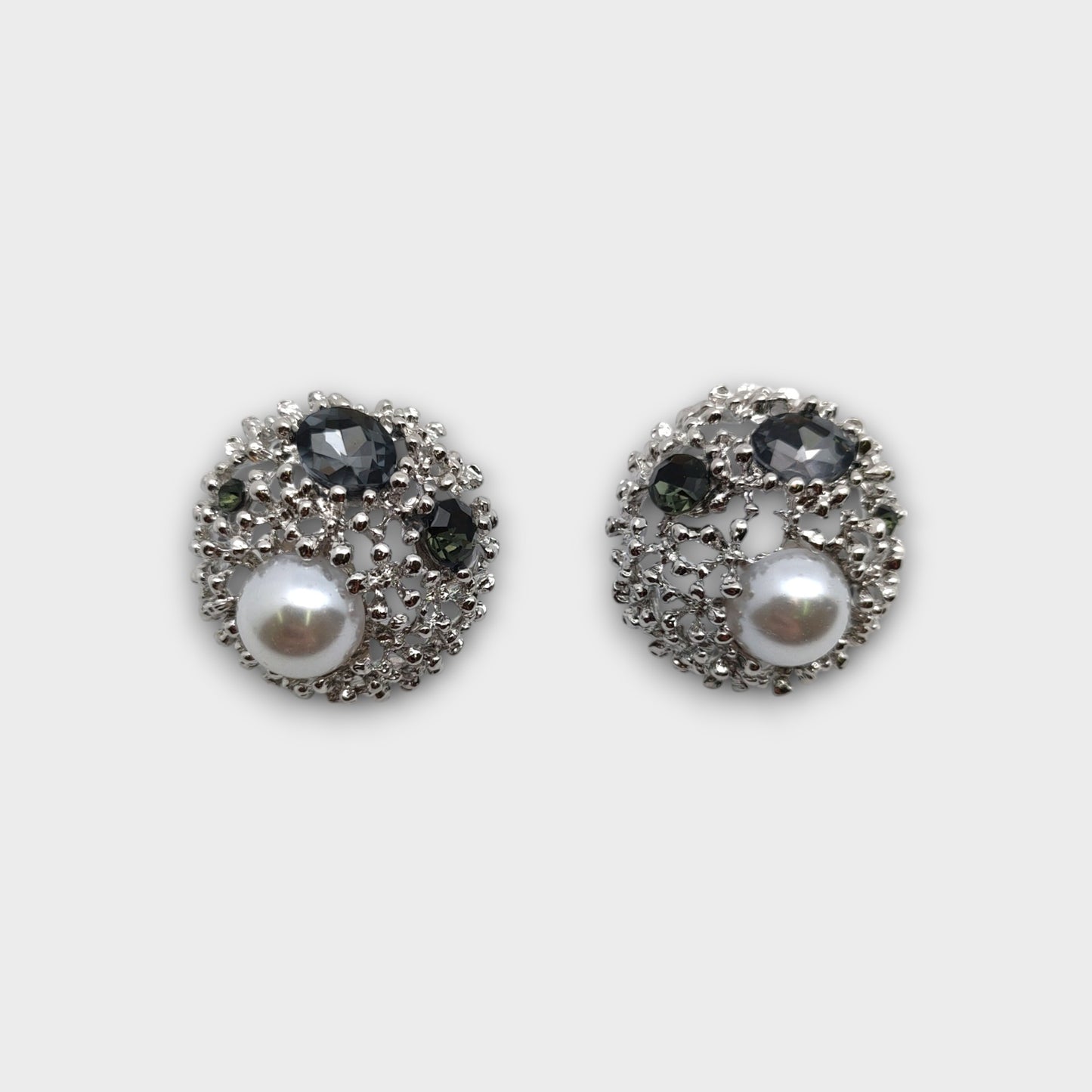 Orecchini Perla Brillante con Ricami Preziosi