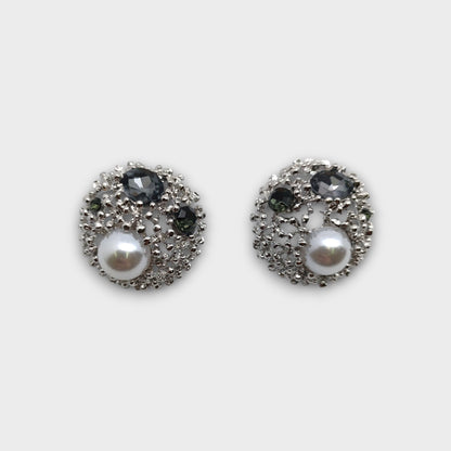 Orecchini Perla Brillante con Ricami Preziosi