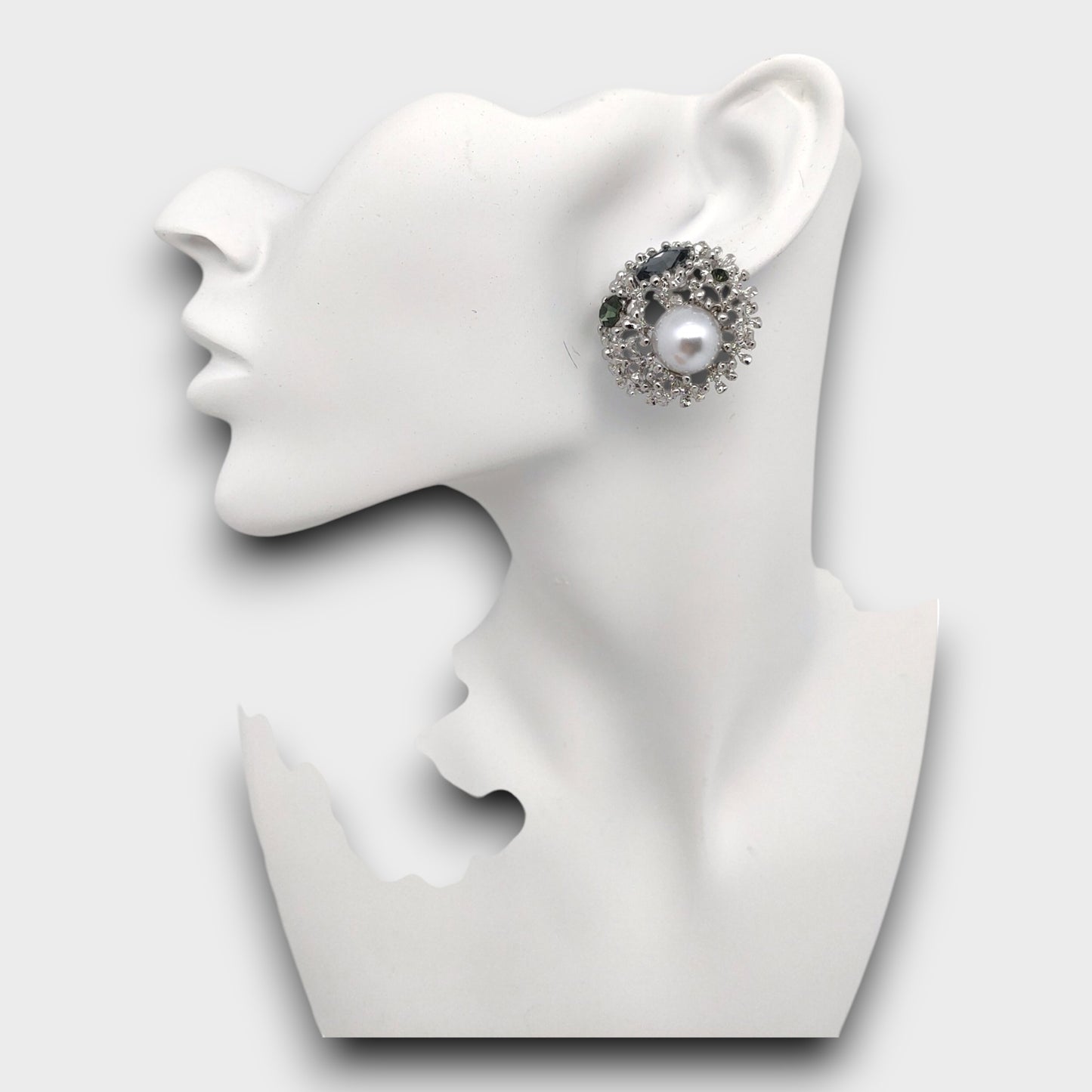 Orecchini Perla Brillante con Ricami Preziosi