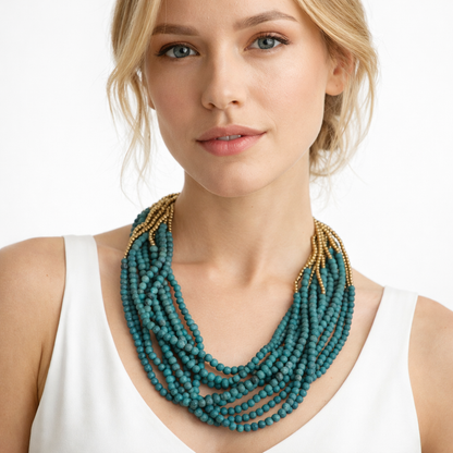 Collana Multistrato Verde Turchese con Dettagli Dorati