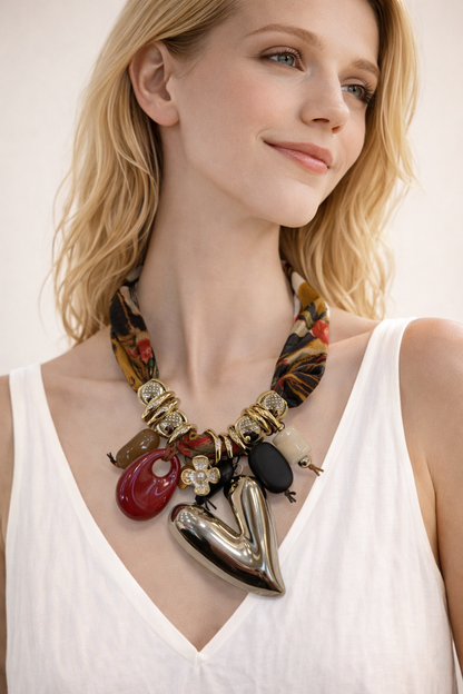 Collana Moda con Fascia in Tessuto e Ciondoli – Stile Boho Chic Donna
