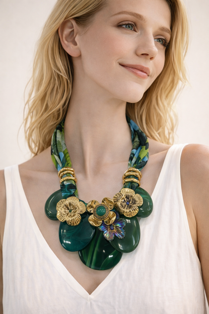 Collana Moda con Fascia in Tessuto e Maxi Ciondoli – Stile Boho Elegante Donna