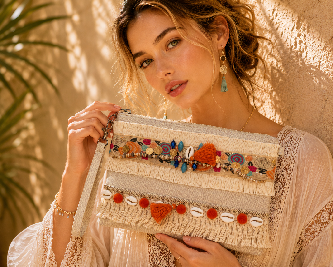 Pochette Boho Colorata con Frange e Dettagli Artigianali – Stile Estivo