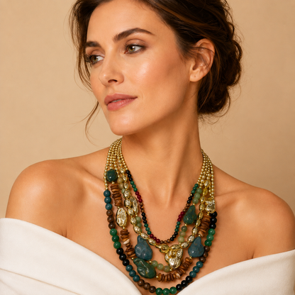 Collana Multistrato con Perline e Elementi Decorativi – Stile Boho Chic Ricercato Donna