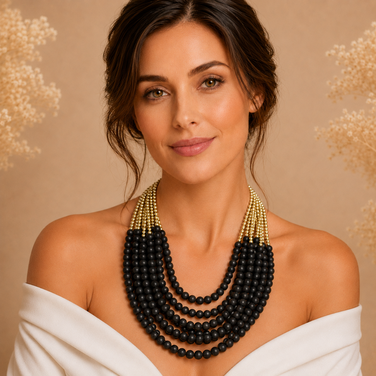 Collana Multistrato con Perline Nere e Dettagli Oro – Stile Elegante Donna