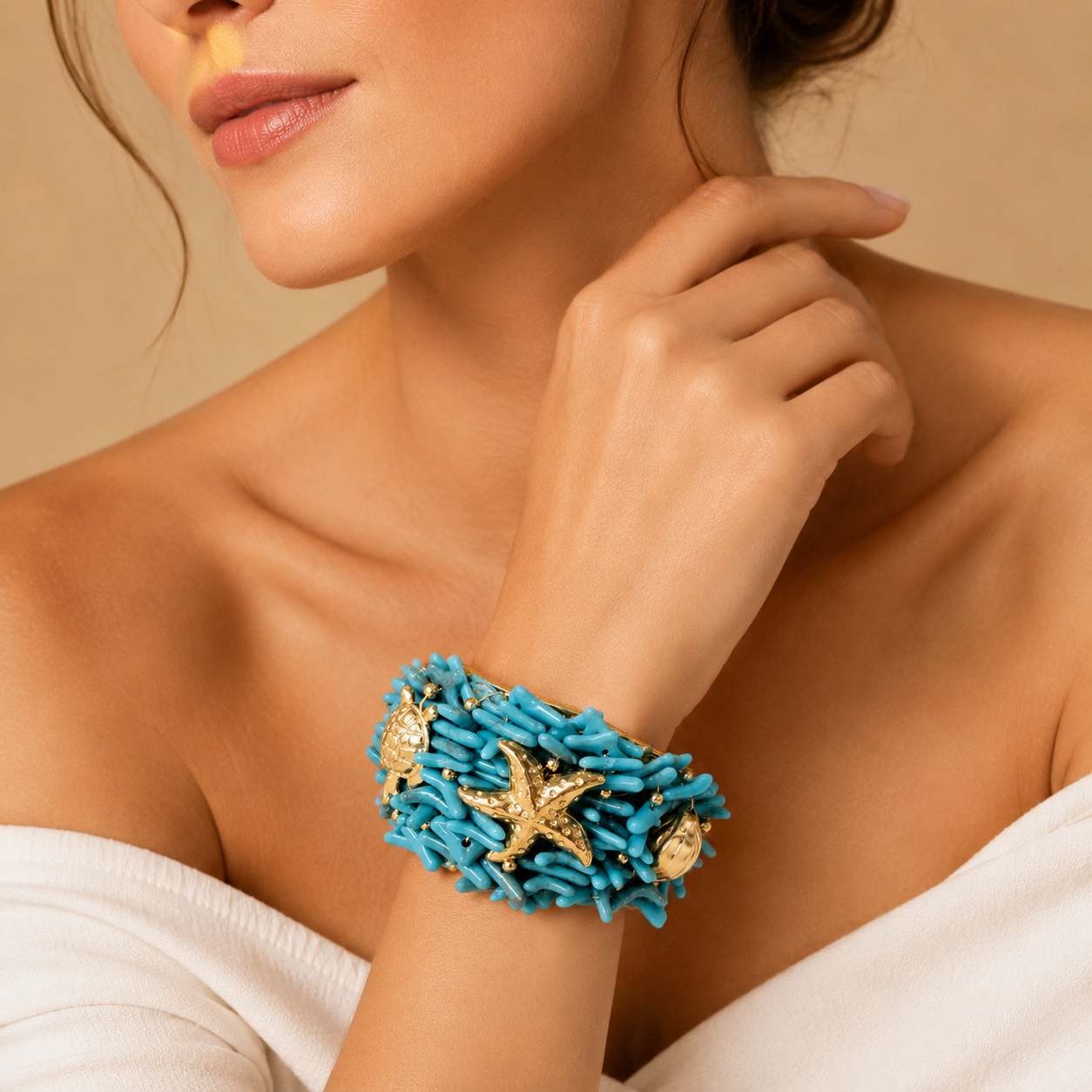 Bracciale Statement Azzurro con Stella Marina e Dettagli Dorati
