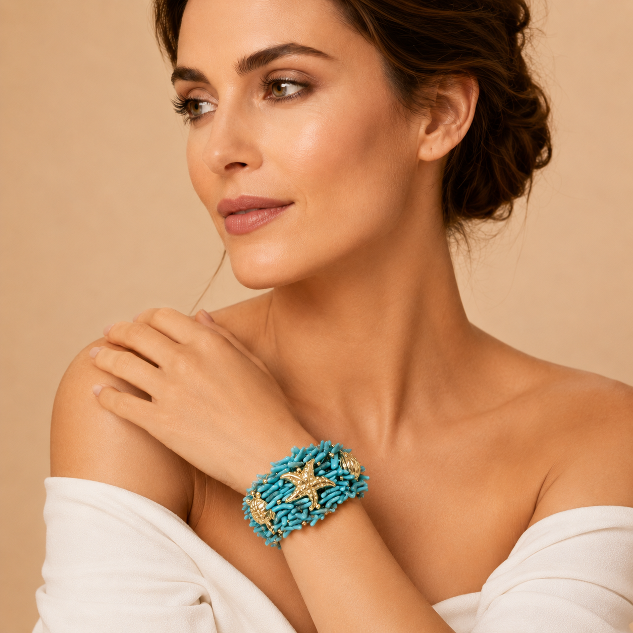 Bracciale Statement Azzurro con Stella Marina e Dettagli Dorati
