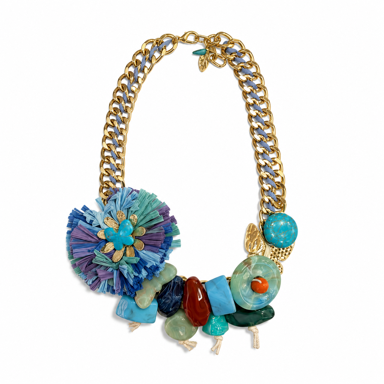 Collana Statement con Catena Dorata, Fiore in Rafia Blu e Pietre Multicolore – Collana Boho Chic Estiva