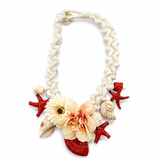Collana Statement Marina con Corda Intrecciata, Conchiglie, Coralli e Fiori – Collana Boho Chic da Donna