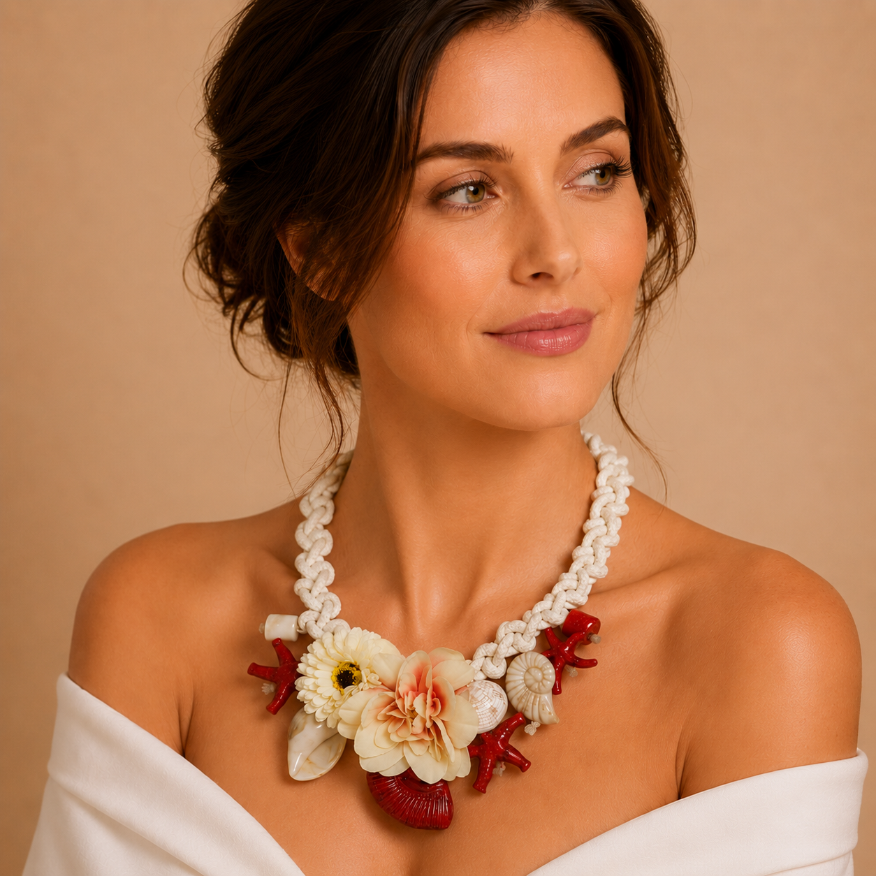 Collana Statement Marina con Corda Intrecciata, Conchiglie, Coralli e Fiori – Collana Boho Chic da Donna