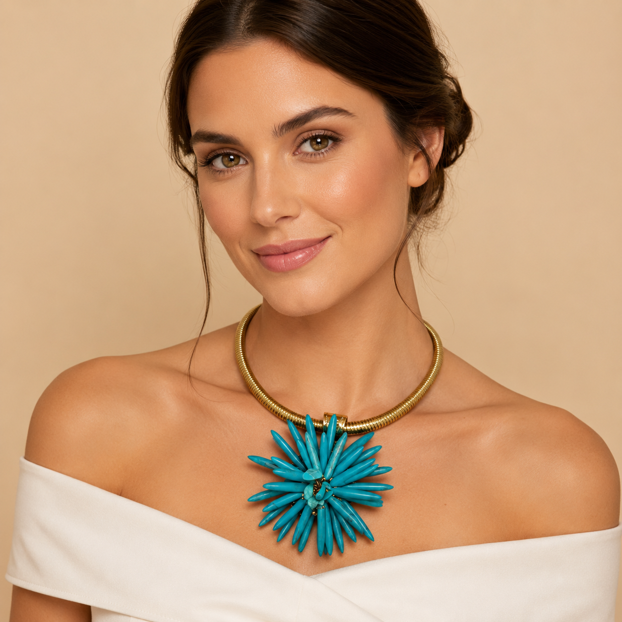 Collana Girocollo Dorata con Maxi Fiore Turchese – Statement Necklace da Donna
