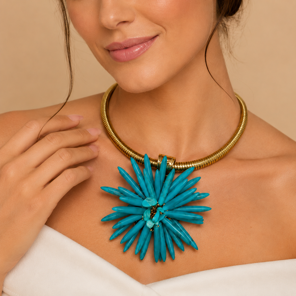 Collana Girocollo Dorata con Maxi Fiore Turchese – Statement Necklace da Donna