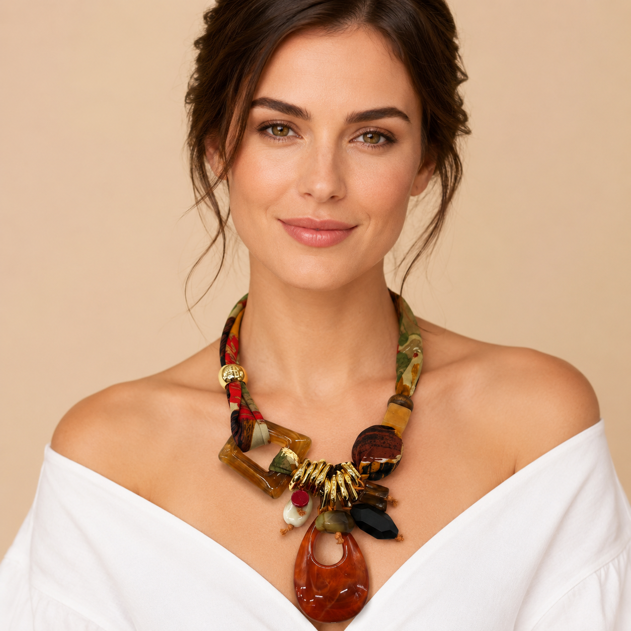 Collana Statement con Fascia in Tessuto Fantasia e Pendenti in Resina – Collana Donna Multicolor