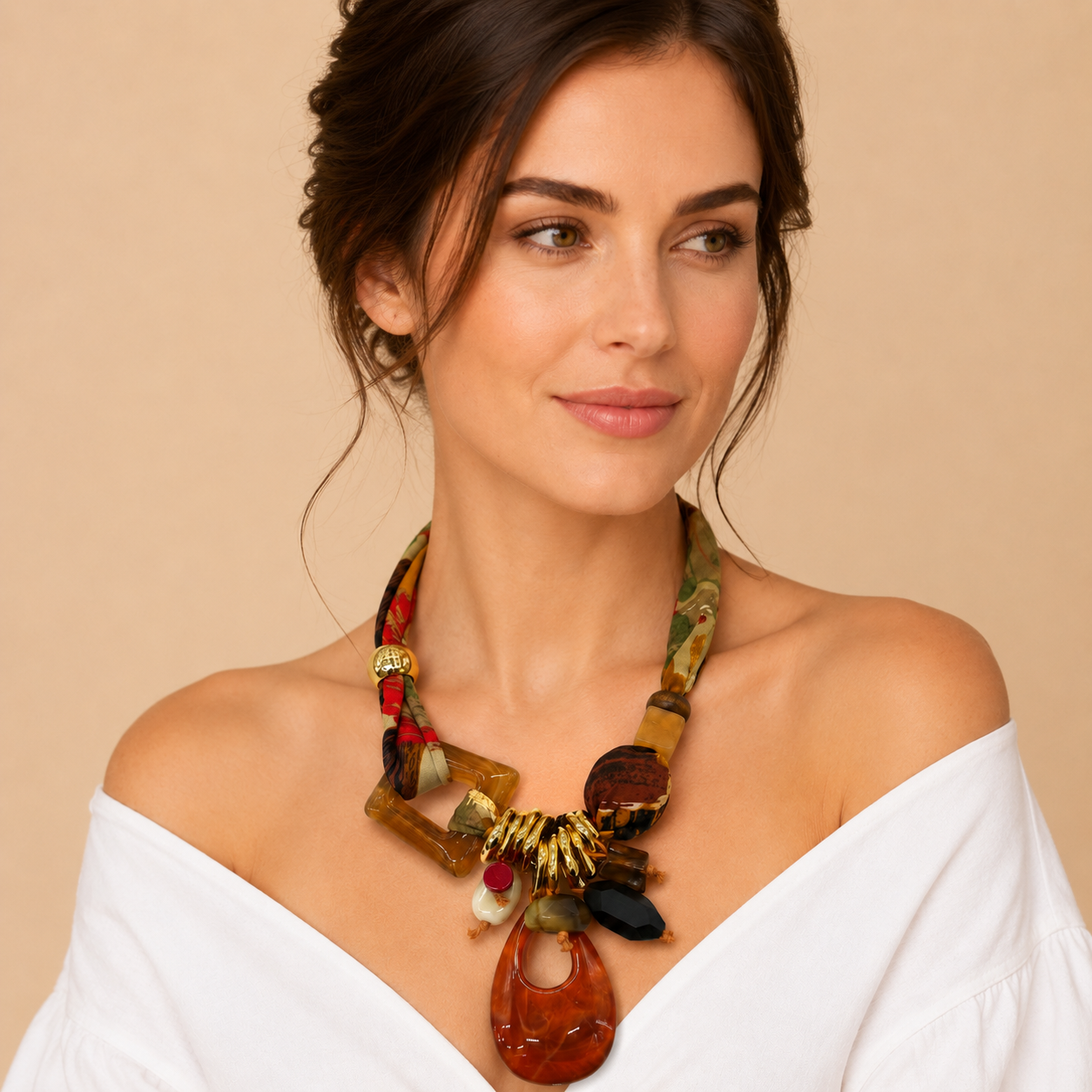 Collana Statement con Fascia in Tessuto Fantasia e Pendenti in Resina – Collana Donna Multicolor