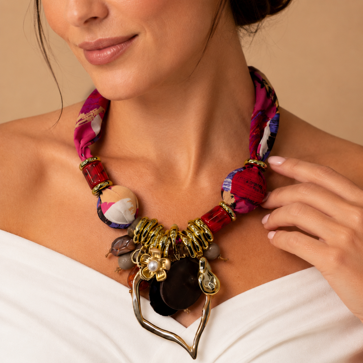 Collana Statement con Fascia in Tessuto Fantasia e Pendente Astratto – Collana Donna Multicolor