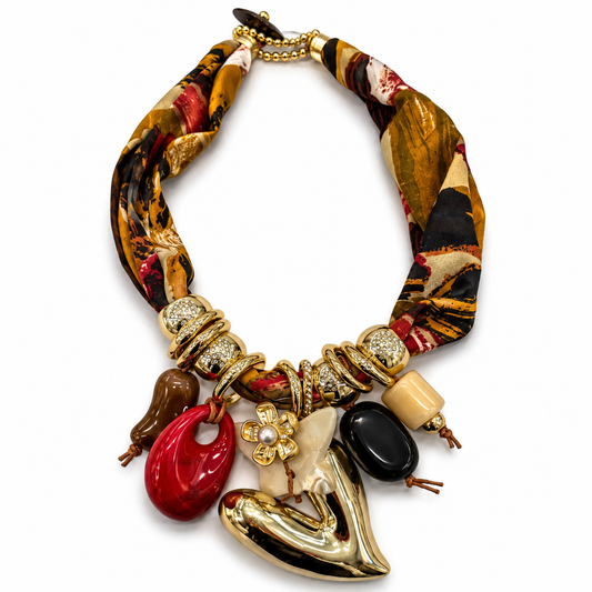Collana Statement con Fascia in Tessuto Multicolor e Cuore Metallizzato – Collana Donna Elegante