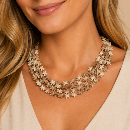 Collana Multistrato con Perline a Stella Beige e Avorio – Collana Statement Donna Stile Mare