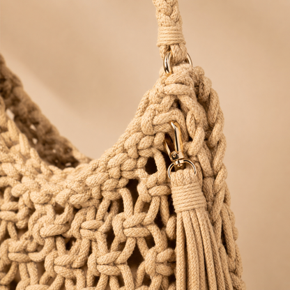 Borsa a Spalla Intrecciata Beige con Nappina