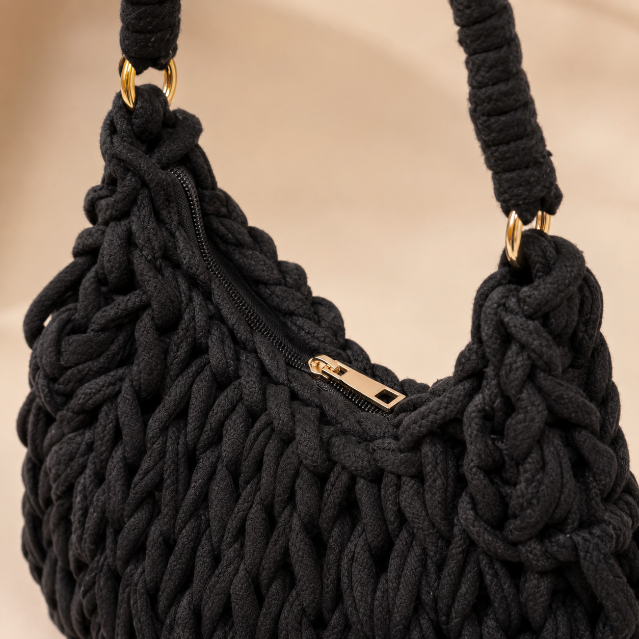Borsa a Spalla Intrecciata Nera con Manico Avvolto