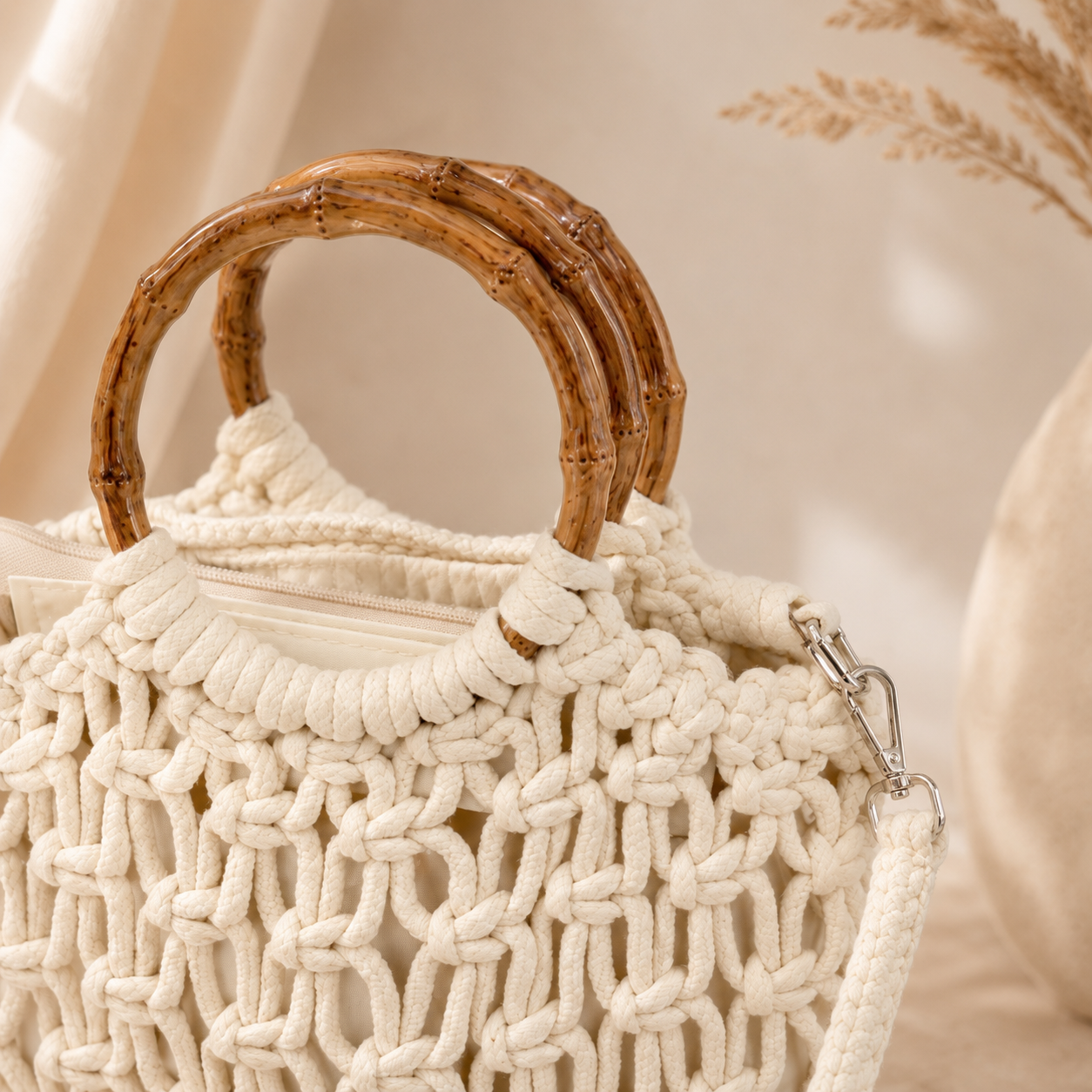 Borsa a Mano Intrecciata Avorio con Manico in Bambù