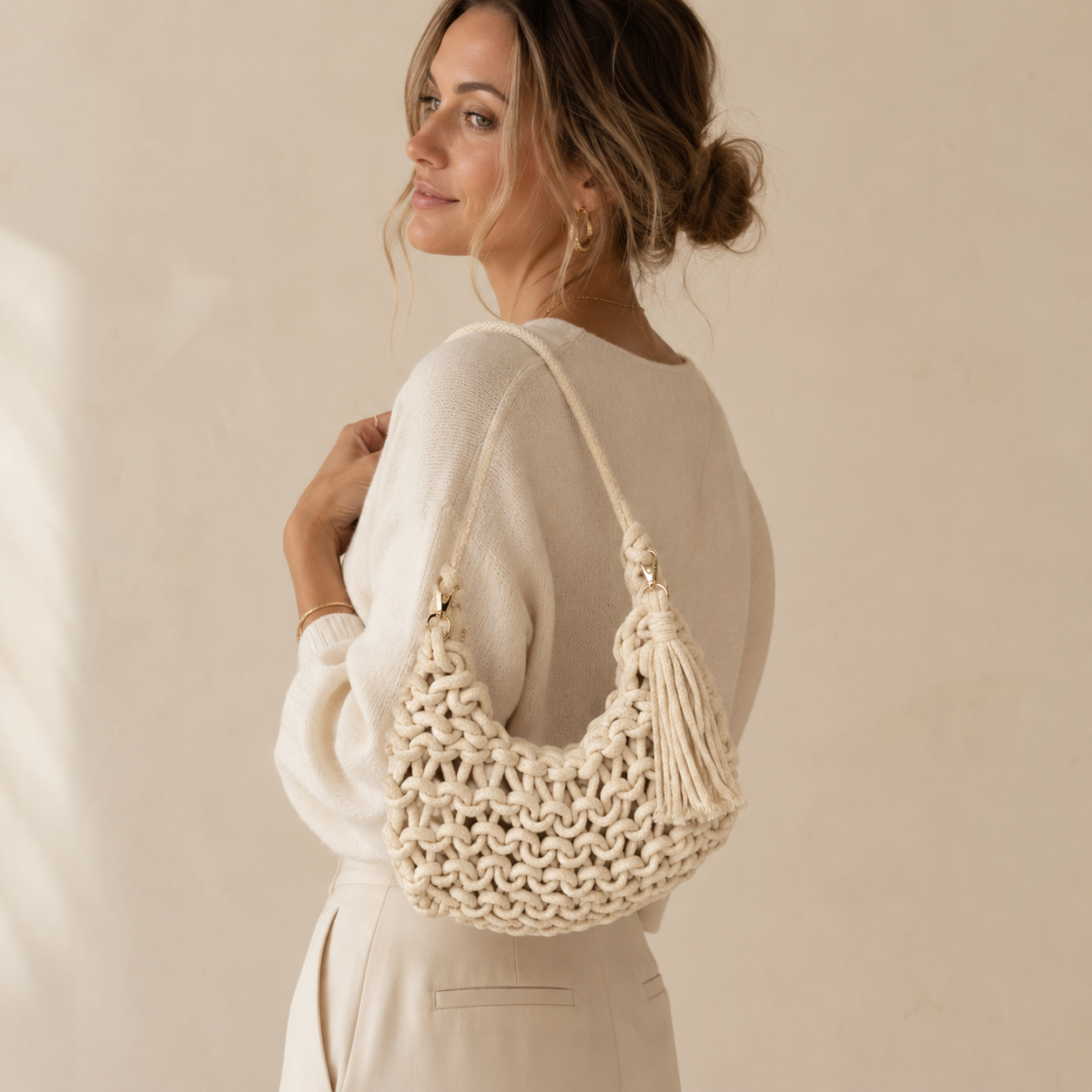 Borsa a Spalla Intrecciata Avorio con Nappina