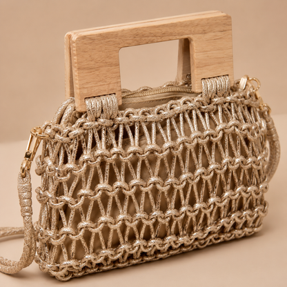 Borsa a Mano Intrecciata Oro Chiaro con Manico in Legno