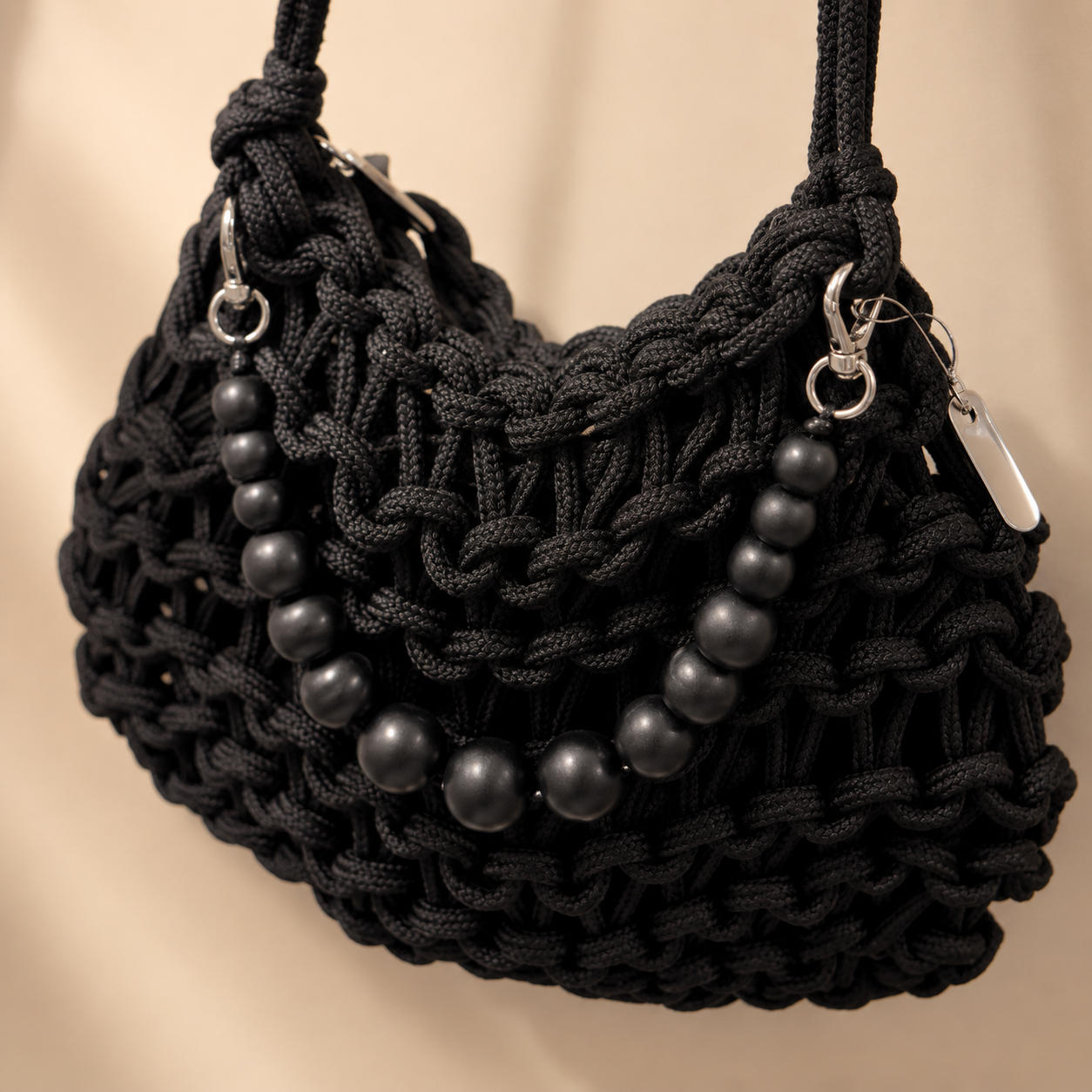 Borsa a Spalla Intrecciata Nera con Decorazione Perle