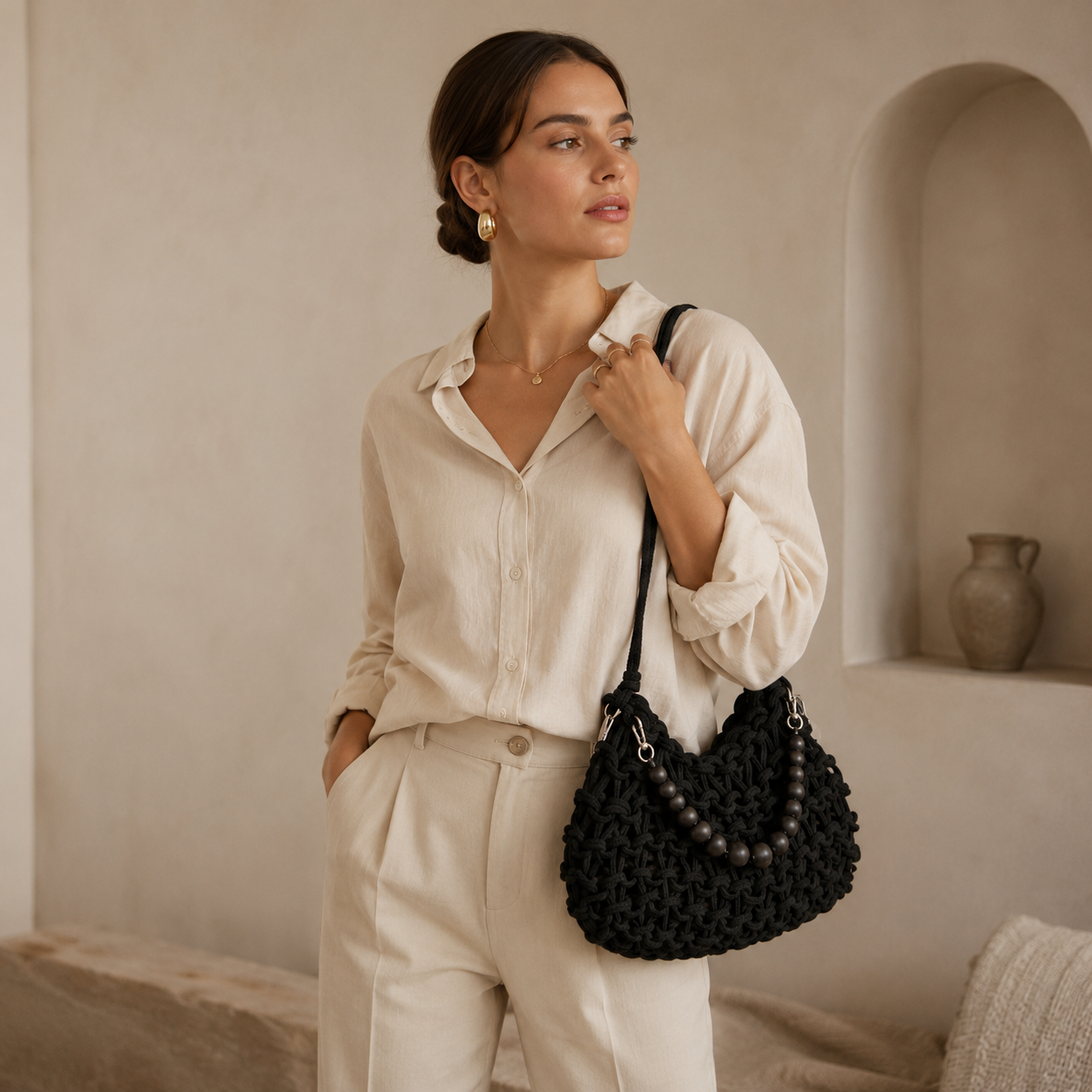 Borsa a Spalla Intrecciata Nera con Decorazione Perle