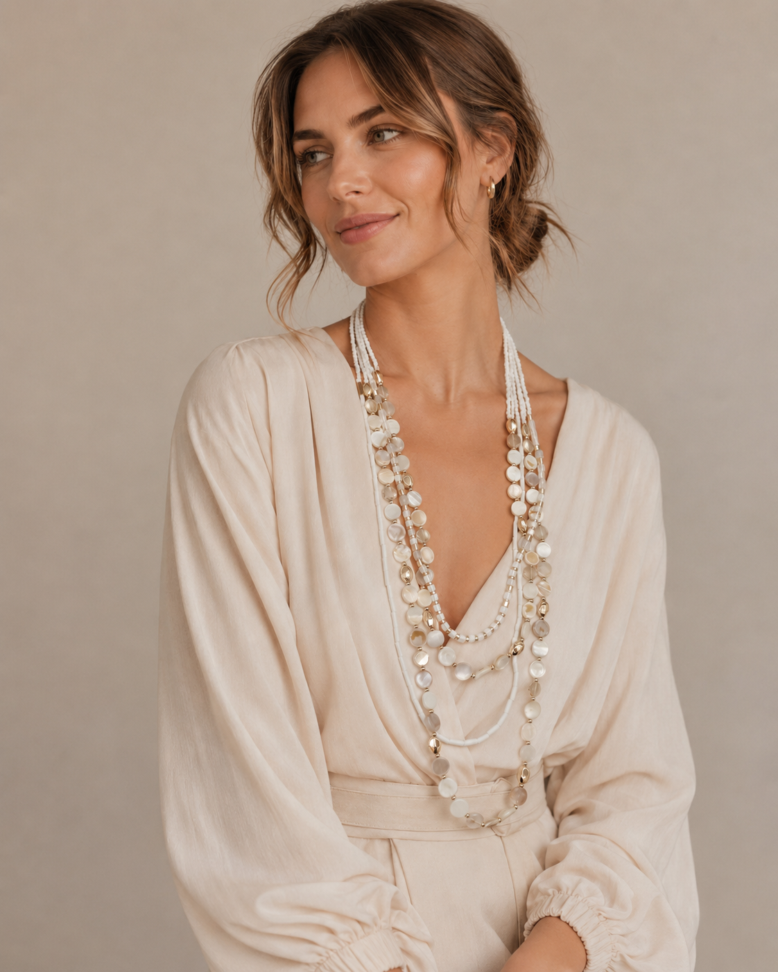 Collana Multistrato Bianca con Madreperla e Perle – Collana Lunga Elegante Donna
