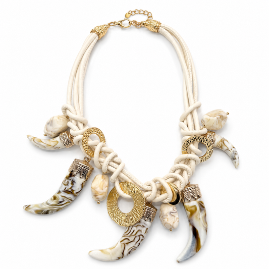 Collana Statement Bianca con Cordoni Intrecciati e Pendenti Effetto Corno – Collana Boho Chic Donna