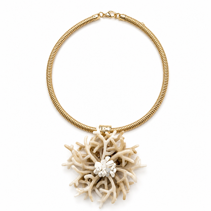 Collana Statement con Maxi Ciondolo Corallo Bianco e Girocollo Dorato – Collana Elegante Donna