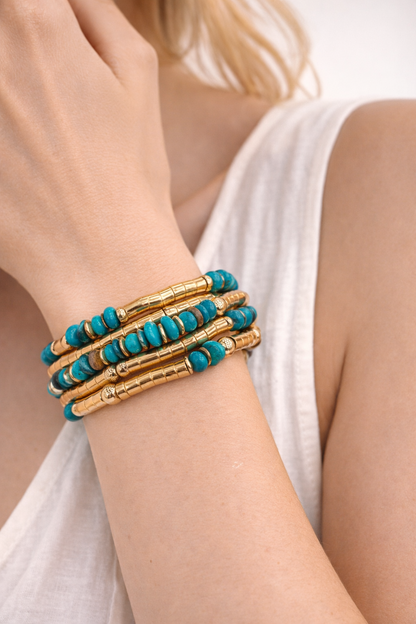 Bracciale Elastico Multigiro con Perline Colorate e Dettagli Oro – Stile Boho Chic Donna