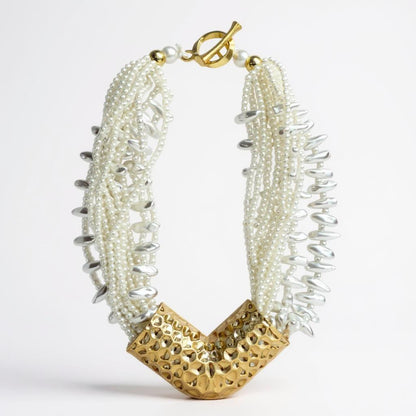 Collana "Perla Regale" – Multifilo con Dettaglio Dorato