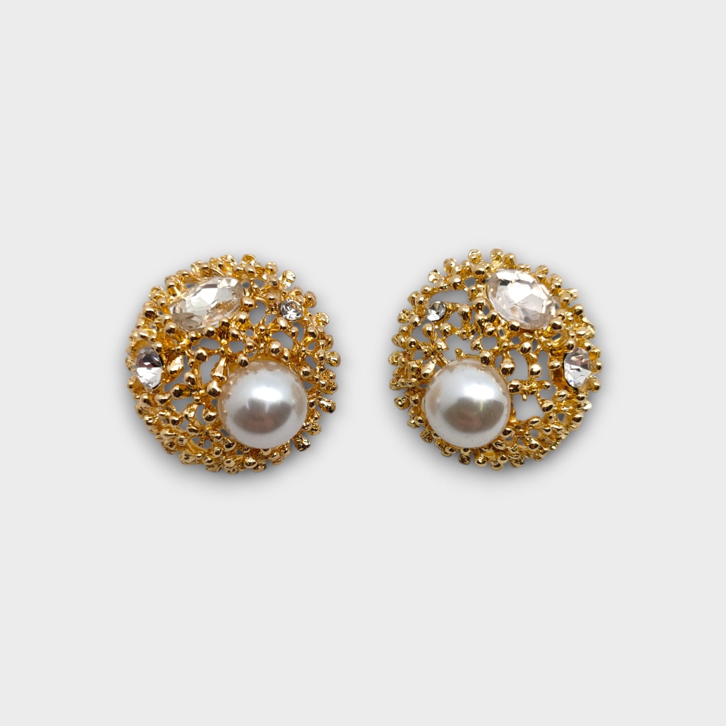 Orecchini Perla Brillante con Ricami Preziosi