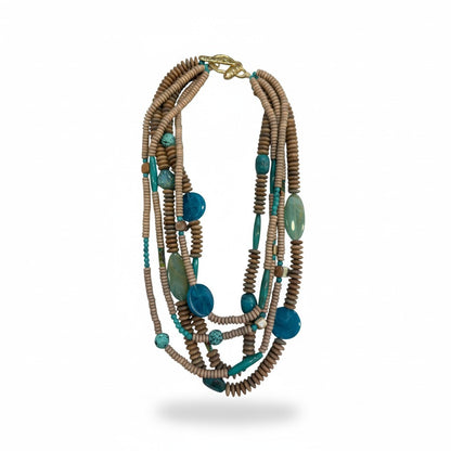 Collana Multistrato Boho con Perle Naturali e Dettagli Turchesi