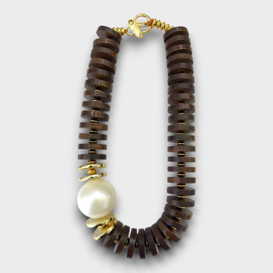 Collana Statement con Perla – Nero o Marrone con Dettagli Dorati
