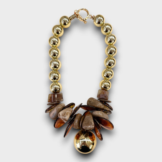 Collana Tribal Chic con Perle Dorate e Pietre in Resina