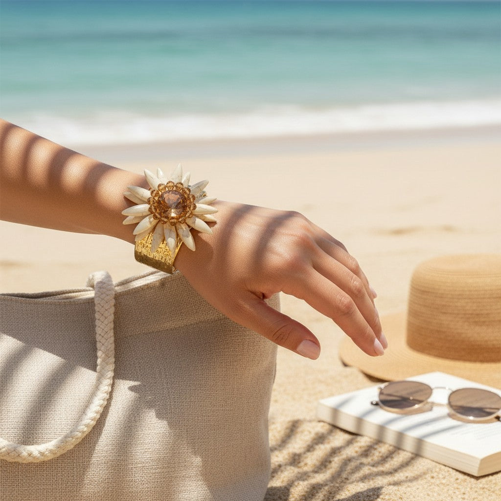 Bracciale Rigido con Fiore e Cristalli – Stile Elegante e Glamour