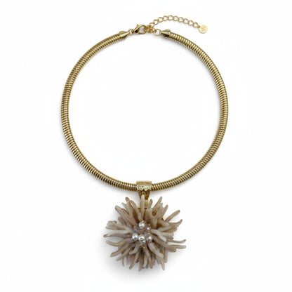 Collana Rigida Dorata con Pendente Effetto Corallo – Stile Estivo Elegante